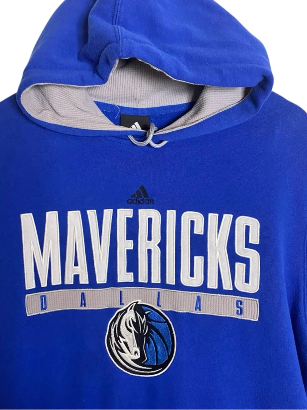 Adidas Mens Vintage Y2K Dallas Mavericks NBA Graphic Pullover Hoodie